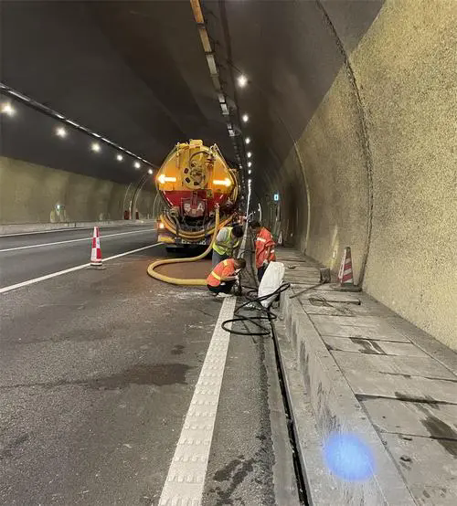 富县隧道排水渠清淤